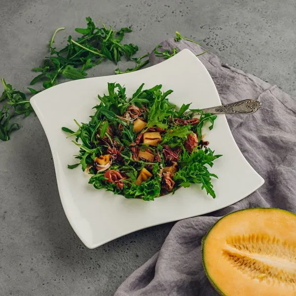 Meloni-serranosalat 500 g