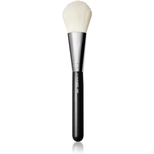 MAC Cosmetics Brush 135S Large Flat Powder Ovaalne puudripintsel 1 tk