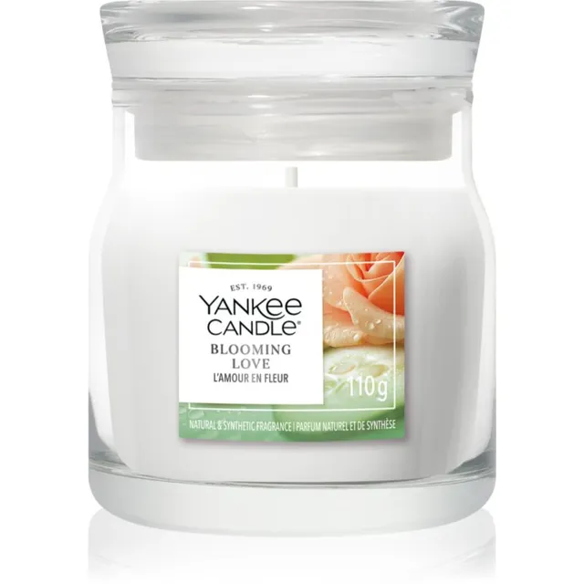 Yankee Candle Blooming Love lõhnaküünal Signature 110 g